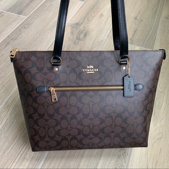 Coach Gallery Tote In Signature Canvas - Picture 3 of 6